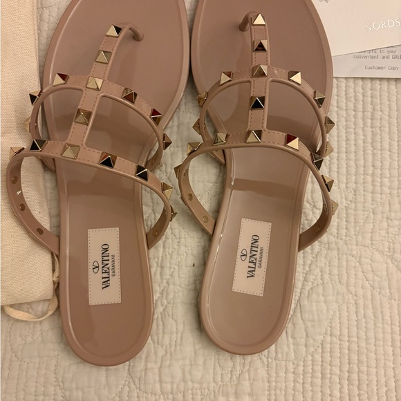 ❌SOLD❌ VALENTINO GARAVANI Rockstud Thong Poudre Sandal size 40 - Picture 6 of 7